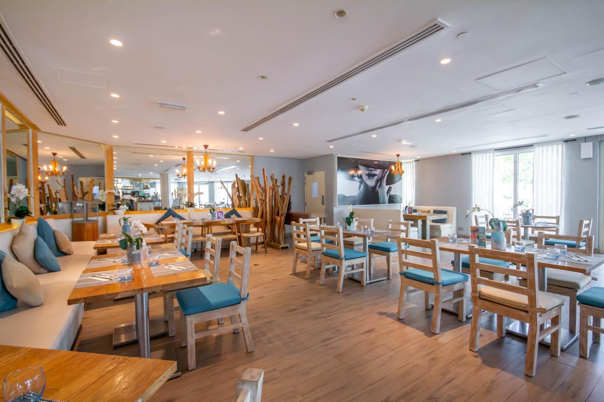 Bespoke Homes - Palm Jumeirah- 1 Bedroom Sea View With Pool & Access, Al Haseer Appartement *