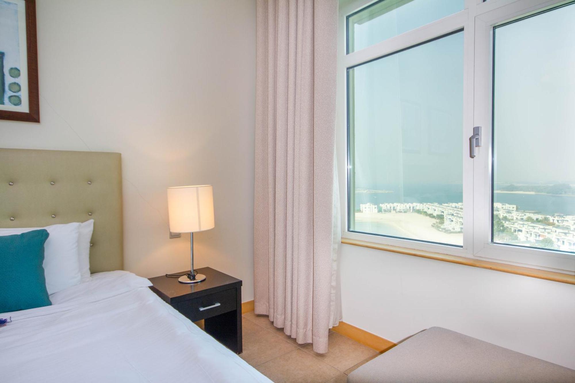 Bespoke Homes - Palm Jumeirah- 1 Bedroom Sea View With Pool & Access, Al Haseer Appartement *